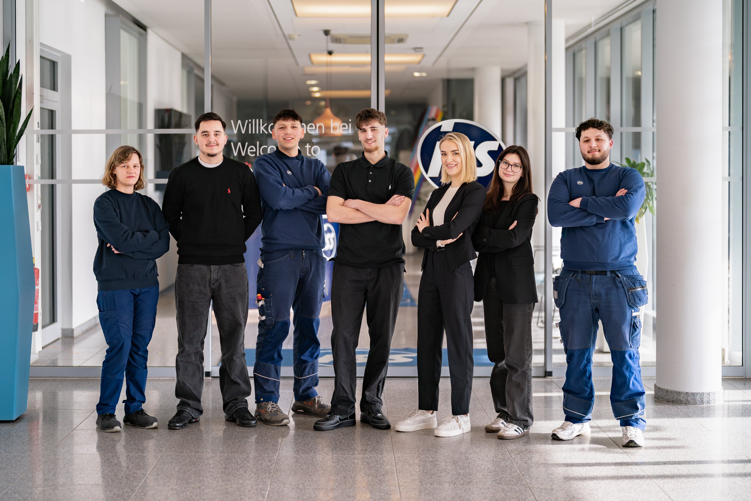 Vi tilbyr en rekke tjenester innen facility management. Renhold, mat og kantine, support, eiendom og tekniske tjenester, hotell og camp ,