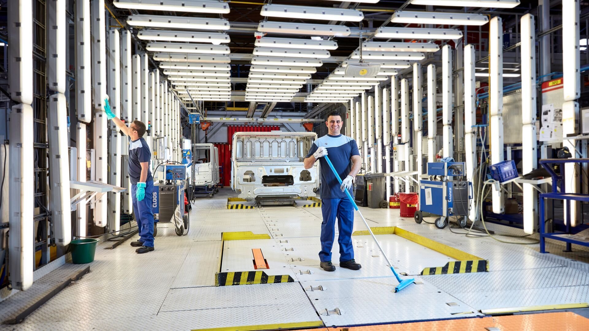 Large-BE-ISS Industrial DAF TRUCKS-12655