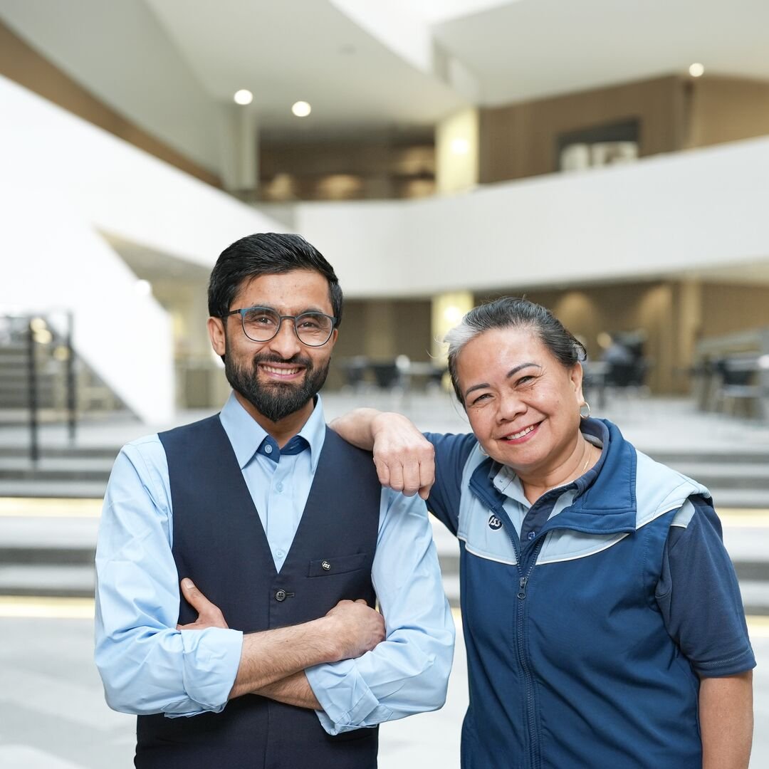 Mennesker som koser seg på jobb 